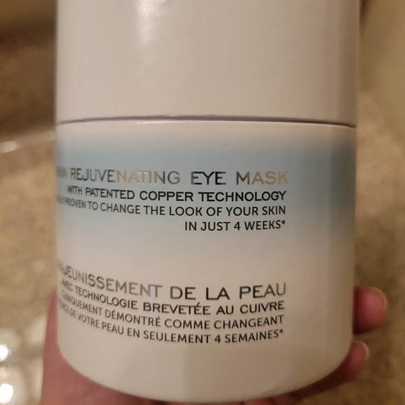 Iluminage Skin Rejuvenating Eye Mask - Picture 2 of 11